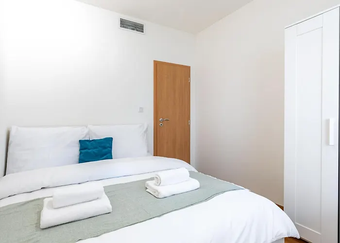 Castle Hideway Апартаменты *