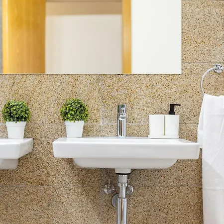 Castle Hideway Апартаменты *